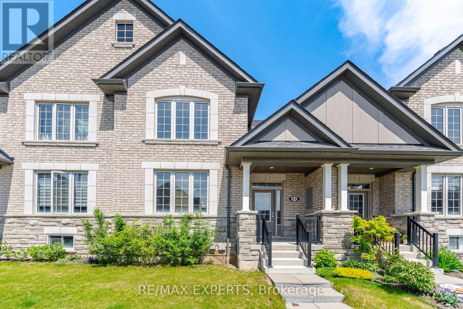 21 Hornchurch Street, Whitby, Ontario  L1P 0J3 - Photo 2 - E13210708