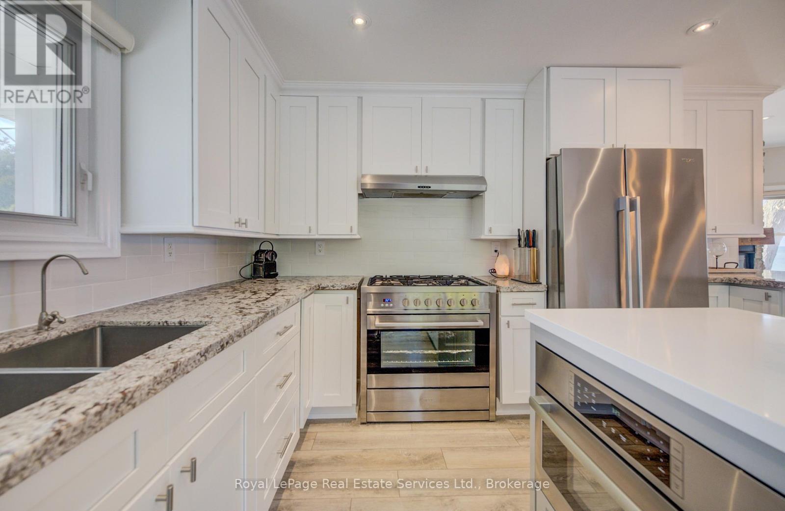 1 Tenth Street, Grimsby, Ontario  L3M 2V2 - Photo 9 - X12919648