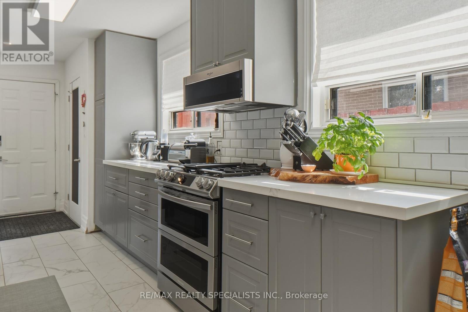 34 Alphonsus Court, New Tecumseth, Ontario  L0G 1W0 - Photo 6 - N13210586