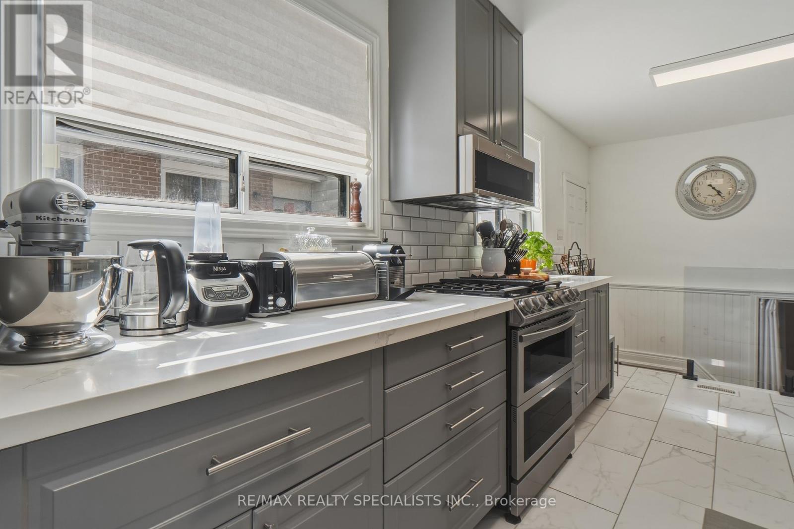 34 Alphonsus Court, New Tecumseth, Ontario  L0G 1W0 - Photo 7 - N13210586