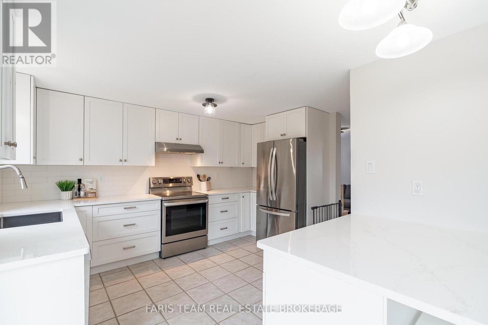 409 Anne Street N, Barrie (West Bayfield), Ontario  L4N 7A4 - Photo 6 - S13210592