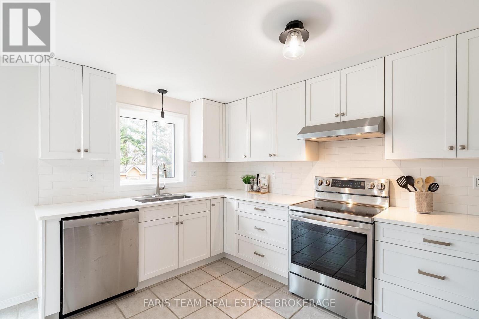 409 Anne Street N, Barrie (West Bayfield), Ontario  L4N 7A4 - Photo 8 - S13210592