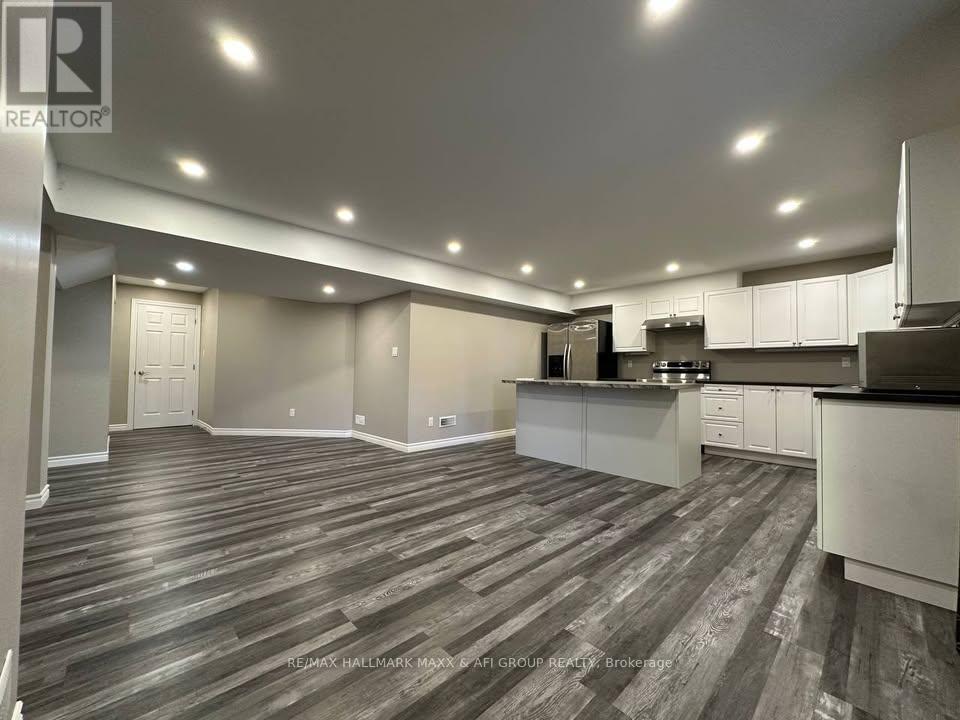 33 Camelot Square, Barrie, Ontario  L4M 0C3 - Photo 2 - S13210656