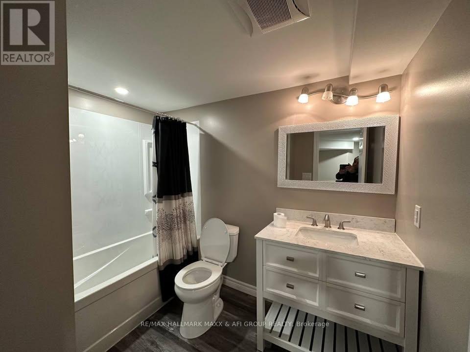 33 Camelot Square, Barrie, Ontario  L4M 0C3 - Photo 4 - S13210656