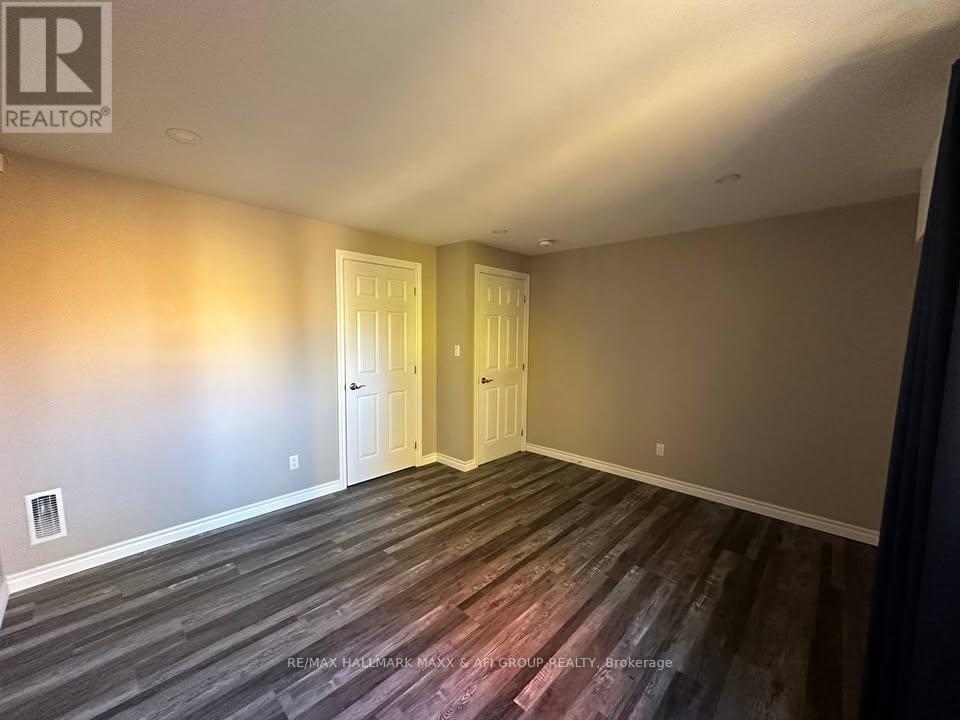 33 Camelot Square, Barrie, Ontario  L4M 0C3 - Photo 5 - S13210656
