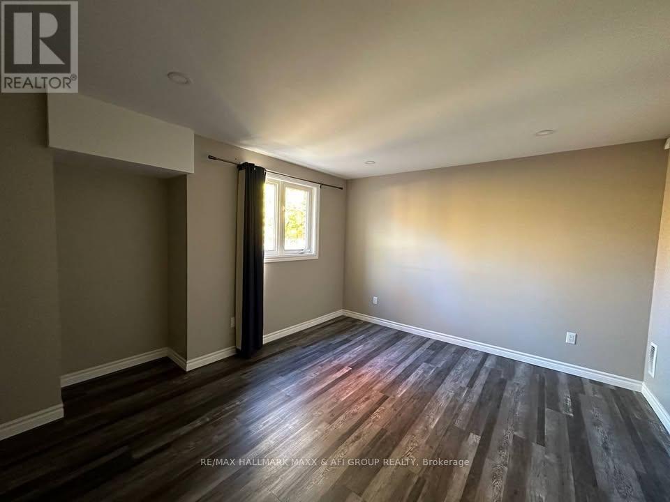 33 Camelot Square, Barrie, Ontario  L4M 0C3 - Photo 6 - S13210656