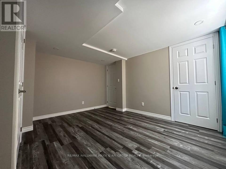 33 Camelot Square, Barrie, Ontario  L4M 0C3 - Photo 8 - S13210656