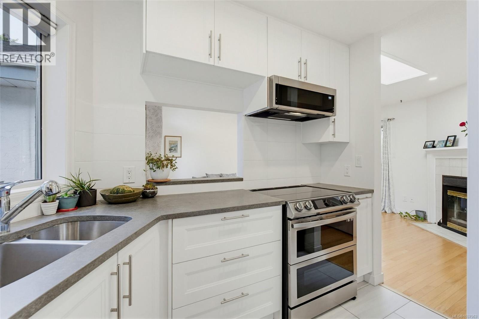 4 3221 Wordsworth St, Saanich, British Columbia V8P 4B7 - Photo 12 - 1037963