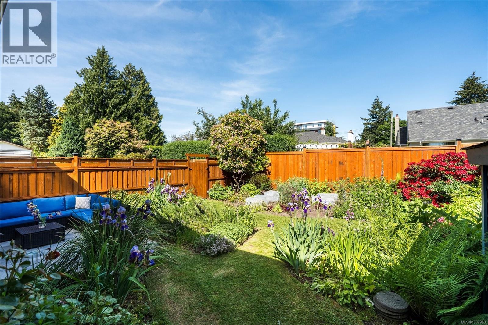 4 3221 Wordsworth St, Saanich, British Columbia V8P 4B7 - Photo 25 - 1037963