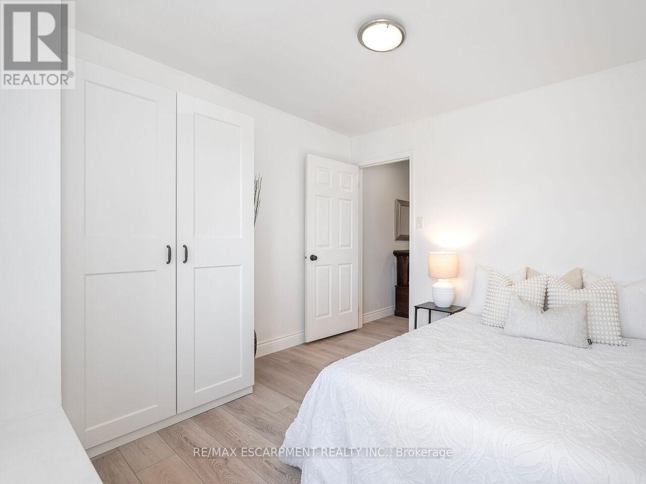 2448 Wooden Hill Circle, Oakville, Ontario  L6M 4E3 - Photo 32 - W13210572