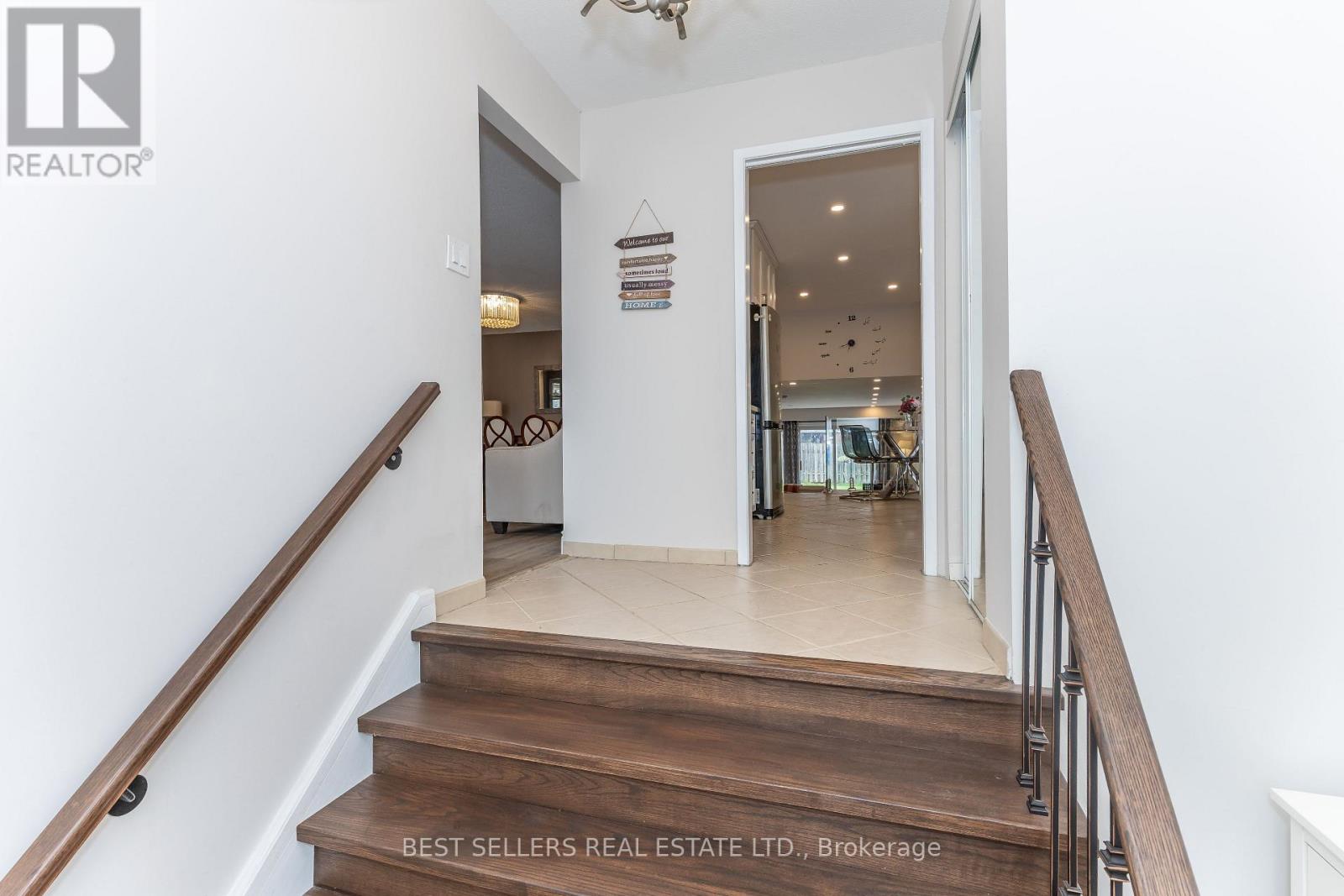 2554 Palisander Avenue, Mississauga, Ontario  L5B 2L2 - Photo 2 - W13210598