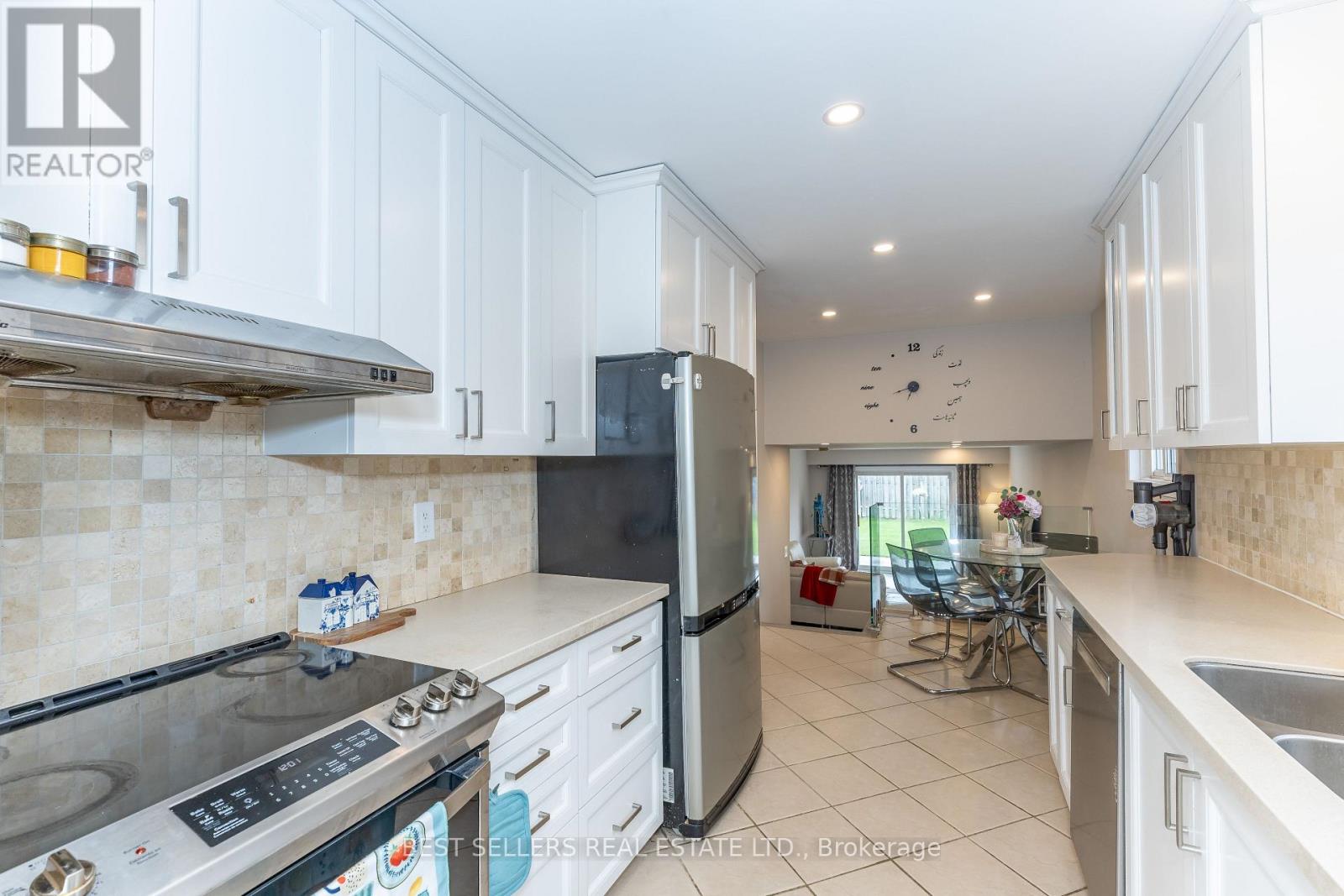 2554 Palisander Avenue, Mississauga, Ontario  L5B 2L2 - Photo 3 - W13210598