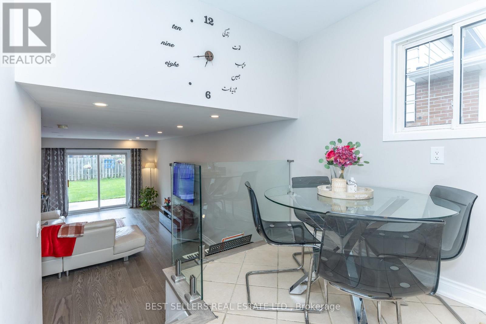 2554 Palisander Avenue, Mississauga, Ontario  L5B 2L2 - Photo 4 - W13210598