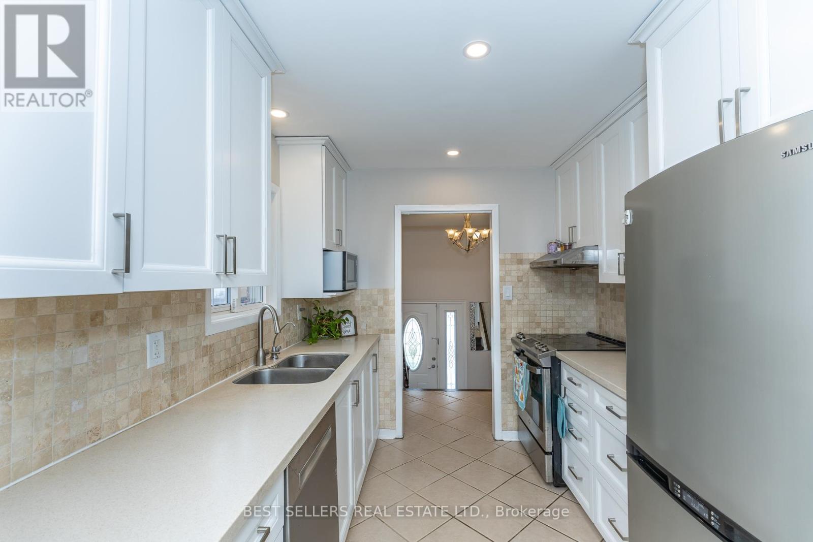 2554 Palisander Avenue, Mississauga, Ontario  L5B 2L2 - Photo 6 - W13210598