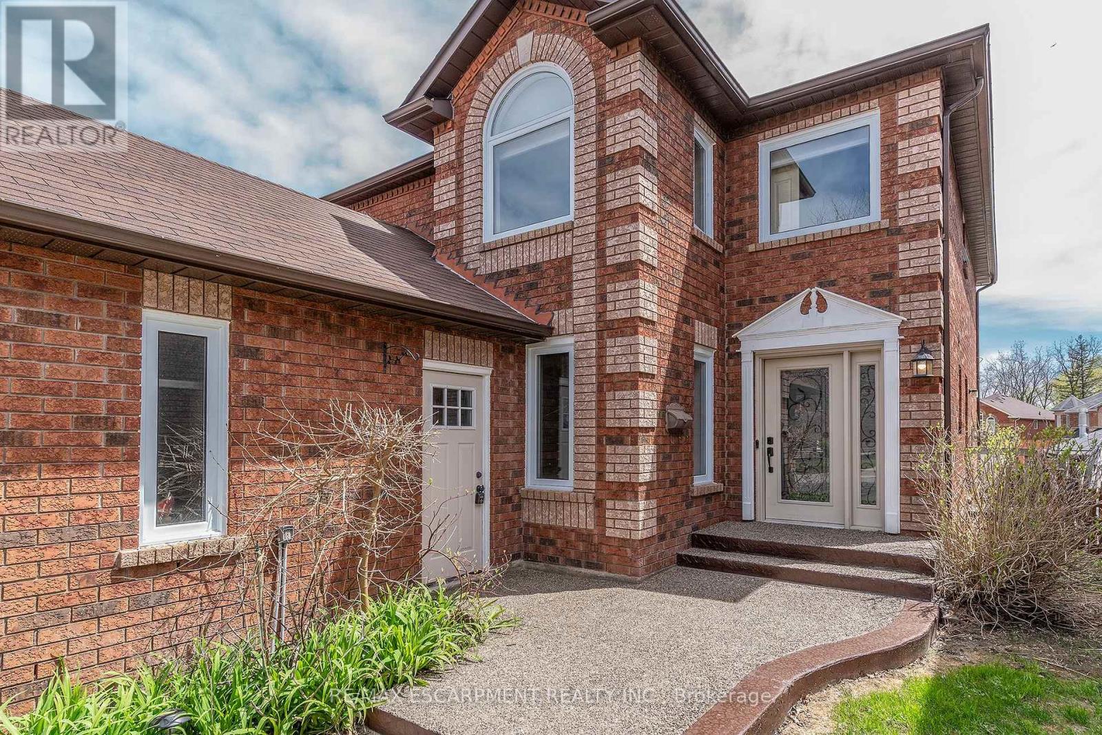 5 Early Street, Halton Hills, Ontario  L7G 5T6 - Photo 2 - W13210620