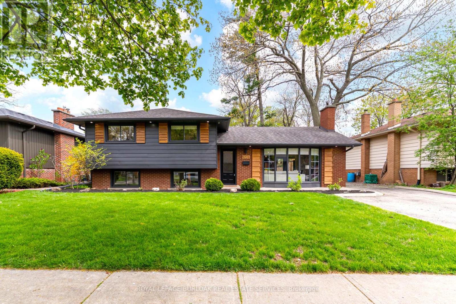 5226 Spruce Avenue, Burlington, Ontario  L7L 1N1 - Photo 1 - W13210754