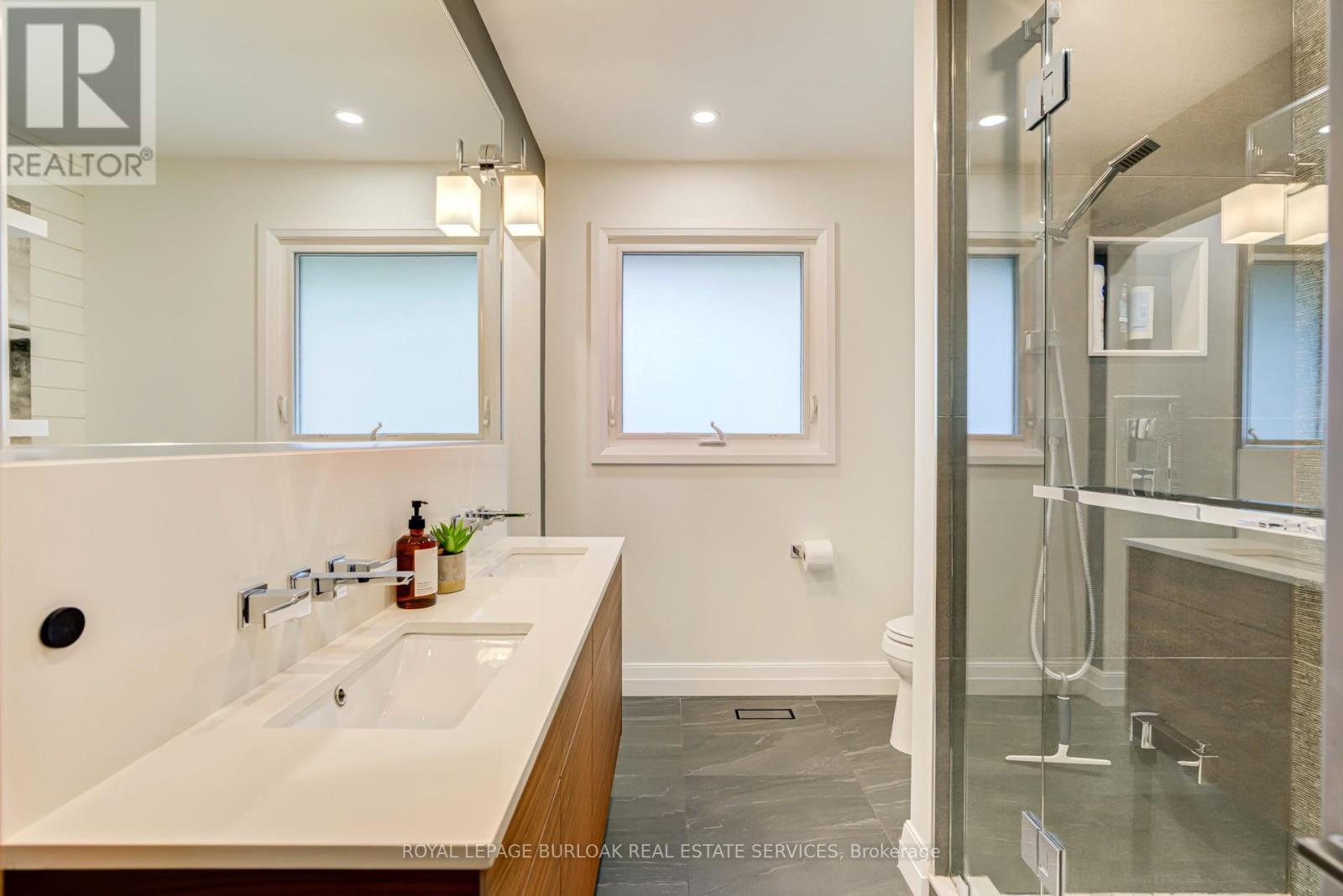 5226 Spruce Avenue, Burlington, Ontario  L7L 1N1 - Photo 18 - W13210754