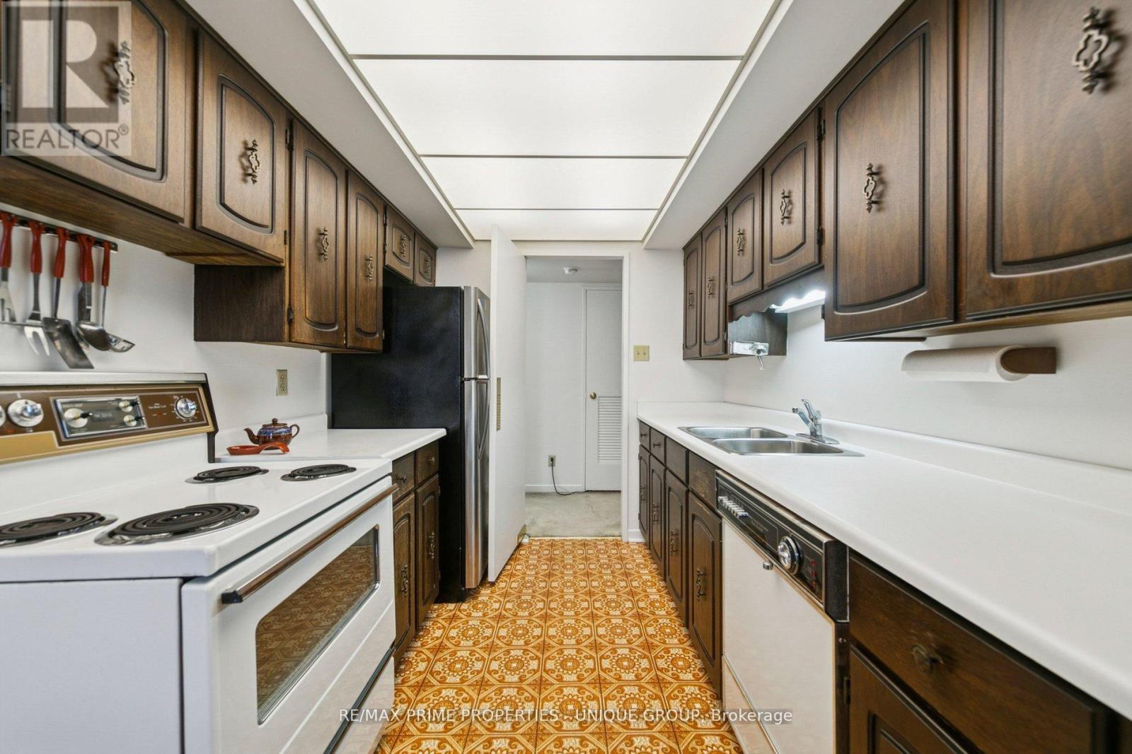 1801 - 1300 Bloor Street, Mississauga, Ontario  L4Y 3Z2 - Photo 5 - W13210772