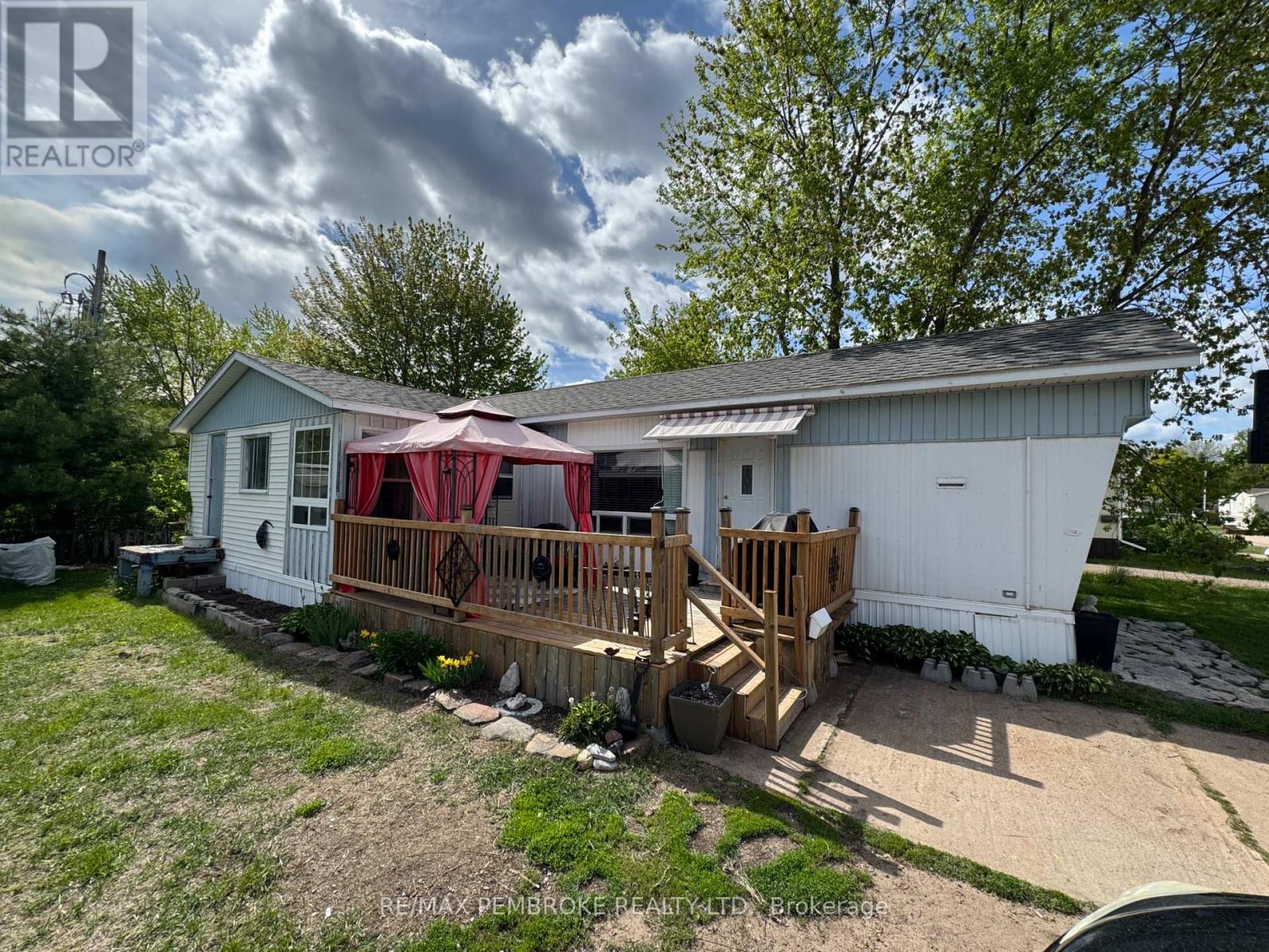72 PINEHURST ESTATES, Petawawa, Ontario