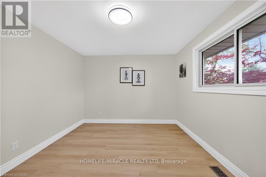 217 Pinegrove Crescent, Waterloo, Ontario  N2L 4V2 - Photo 17 - X13210658