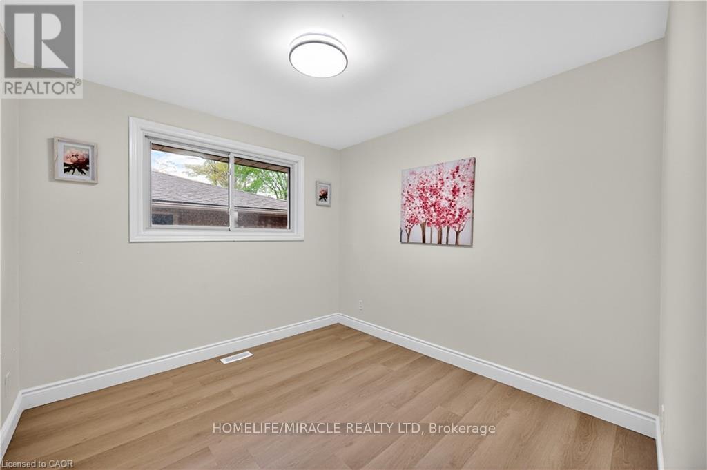 217 Pinegrove Crescent, Waterloo, Ontario  N2L 4V2 - Photo 20 - X13210658