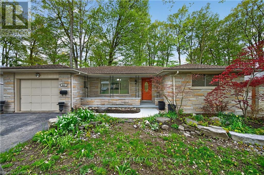 217 Pinegrove Crescent, Waterloo, Ontario  N2L 4V2 - Photo 3 - X13210658