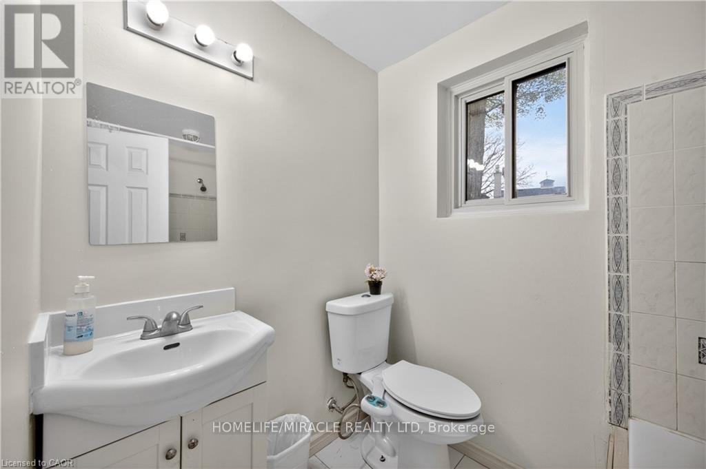 217 Pinegrove Crescent, Waterloo, Ontario  N2L 4V2 - Photo 32 - X13210658