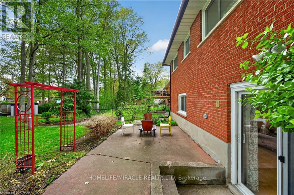 217 Pinegrove Crescent, Waterloo, Ontario  N2L 4V2 - Photo 37 - X13210658