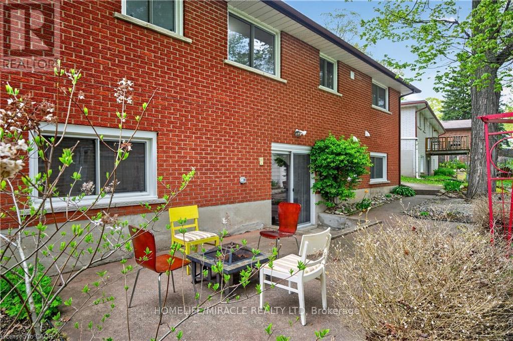 217 Pinegrove Crescent, Waterloo, Ontario  N2L 4V2 - Photo 39 - X13210658