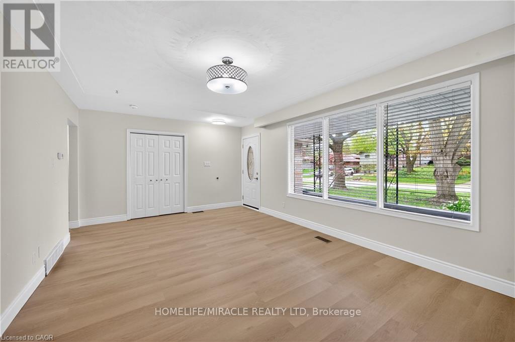 217 Pinegrove Crescent, Waterloo, Ontario  N2L 4V2 - Photo 9 - X13210658