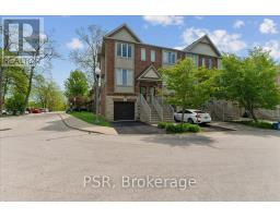 30 CHAPMAN LANE, Hamilton, Ontario