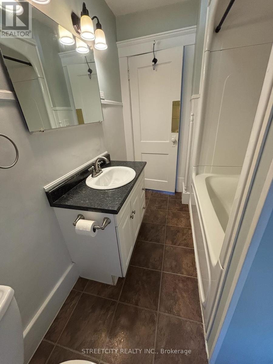 217 Kathleen Avenue, Sarnia, Ontario  N7T 1E1 - Photo 12 - X13209764