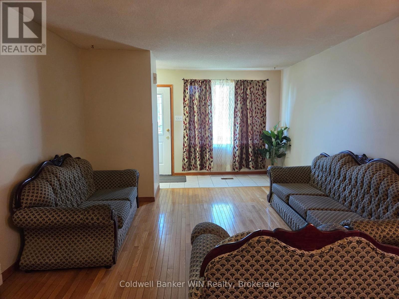 Third picture of 120 MELISSA CRESCENT
