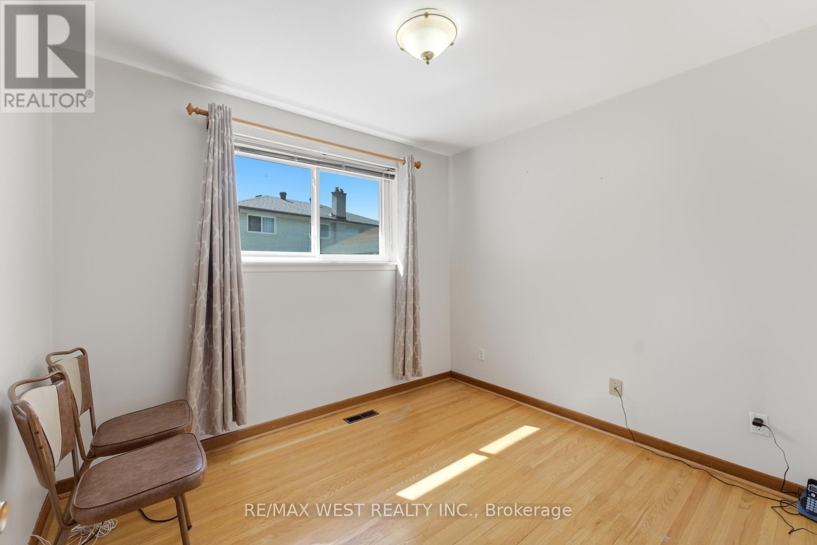 7066 Magic Court, Mississauga, Ontario  L4T 3A1 - Photo 19 - W13210434