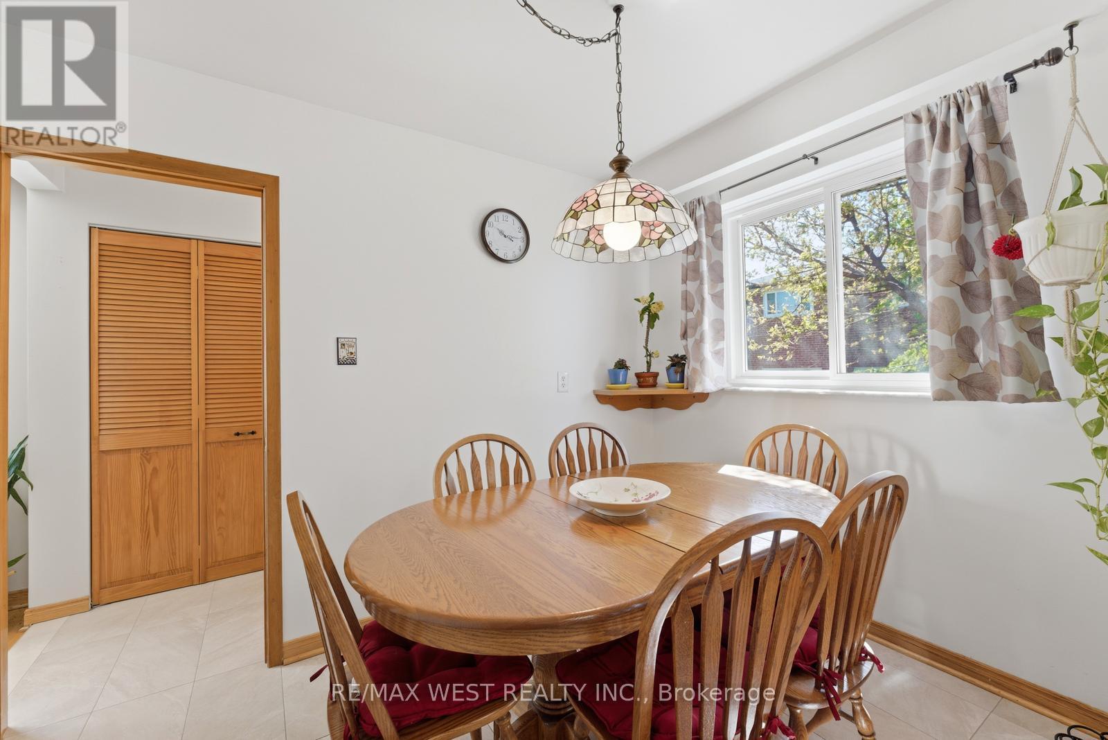 7066 Magic Court, Mississauga, Ontario  L4T 3A1 - Photo 13 - W13210434