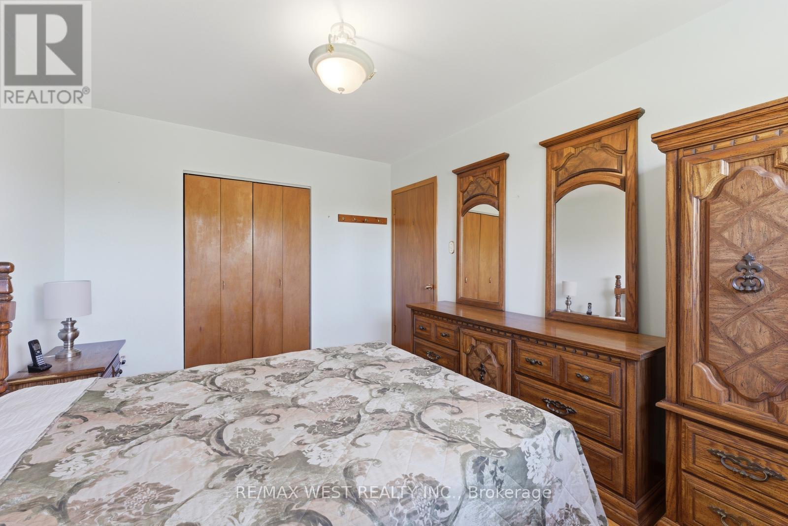 7066 Magic Court, Mississauga, Ontario  L4T 3A1 - Photo 16 - W13210434