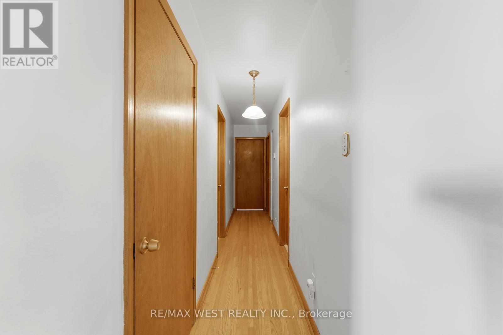 7066 Magic Court, Mississauga, Ontario  L4T 3A1 - Photo 14 - W13210434
