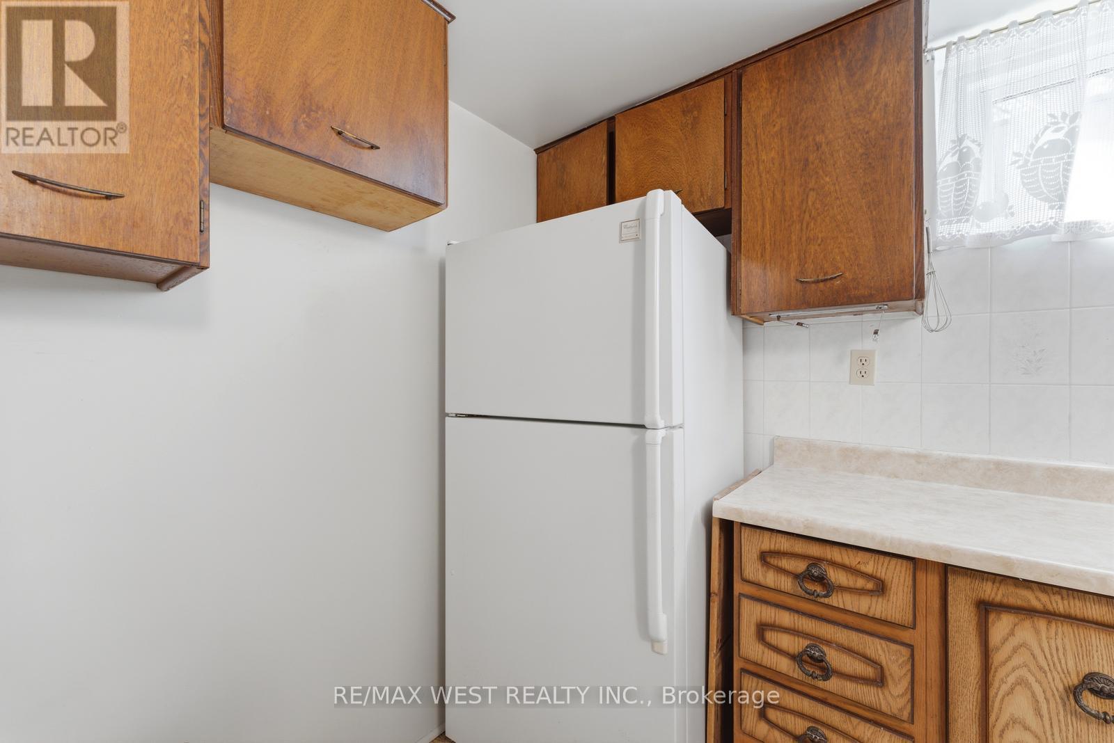 7066 Magic Court, Mississauga, Ontario  L4T 3A1 - Photo 27 - W13210434