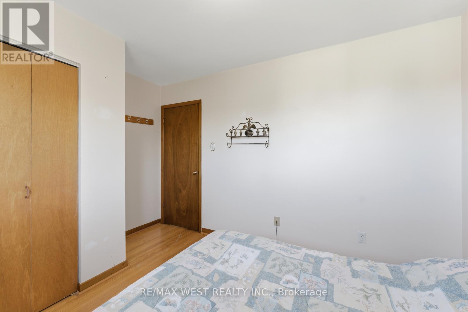 7066 Magic Court, Mississauga, Ontario  L4T 3A1 - Photo 18 - W13210434
