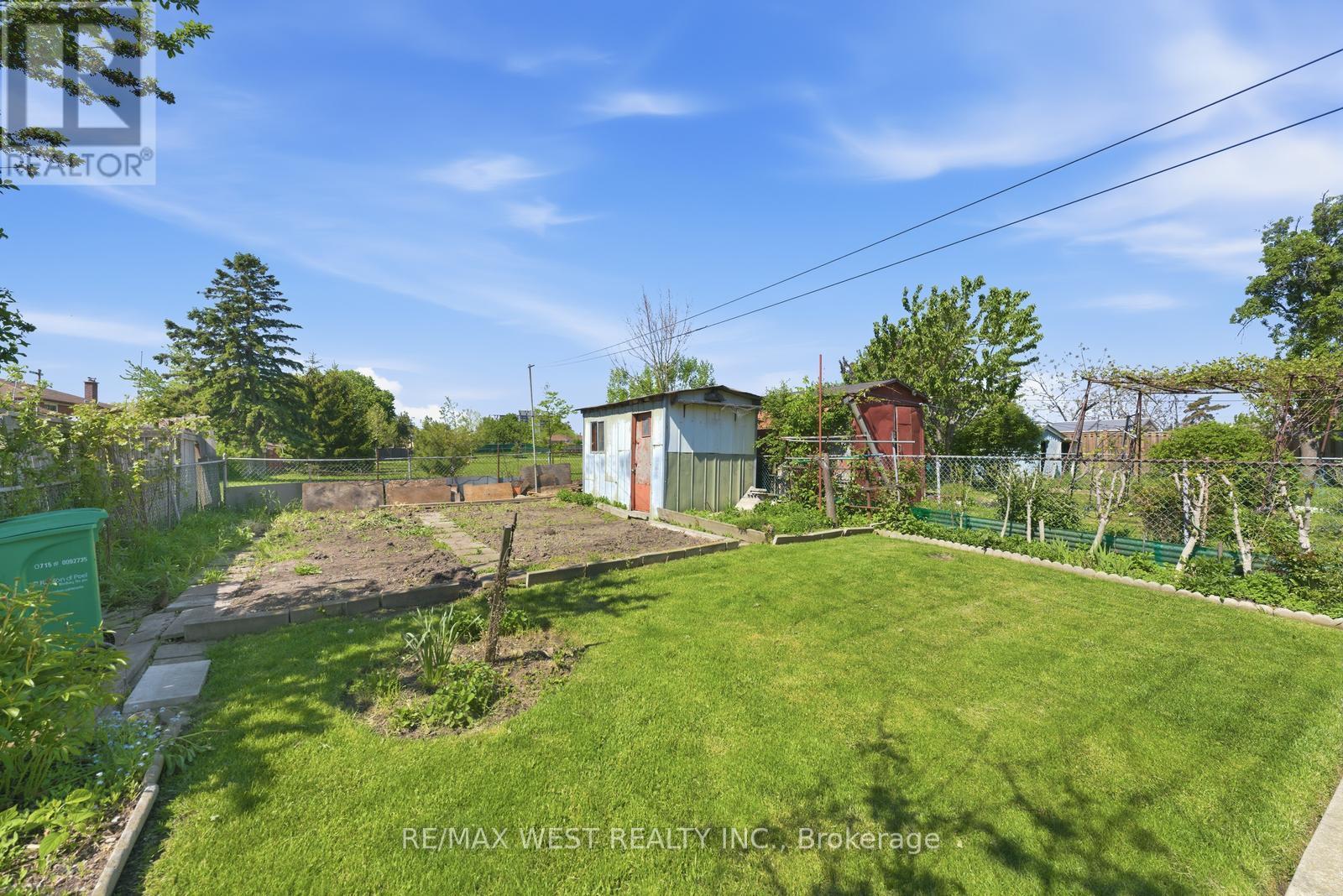 7066 Magic Court, Mississauga, Ontario  L4T 3A1 - Photo 35 - W13210434