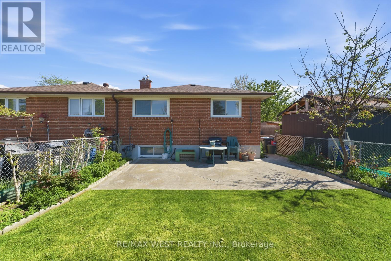 7066 Magic Court, Mississauga, Ontario  L4T 3A1 - Photo 34 - W13210434