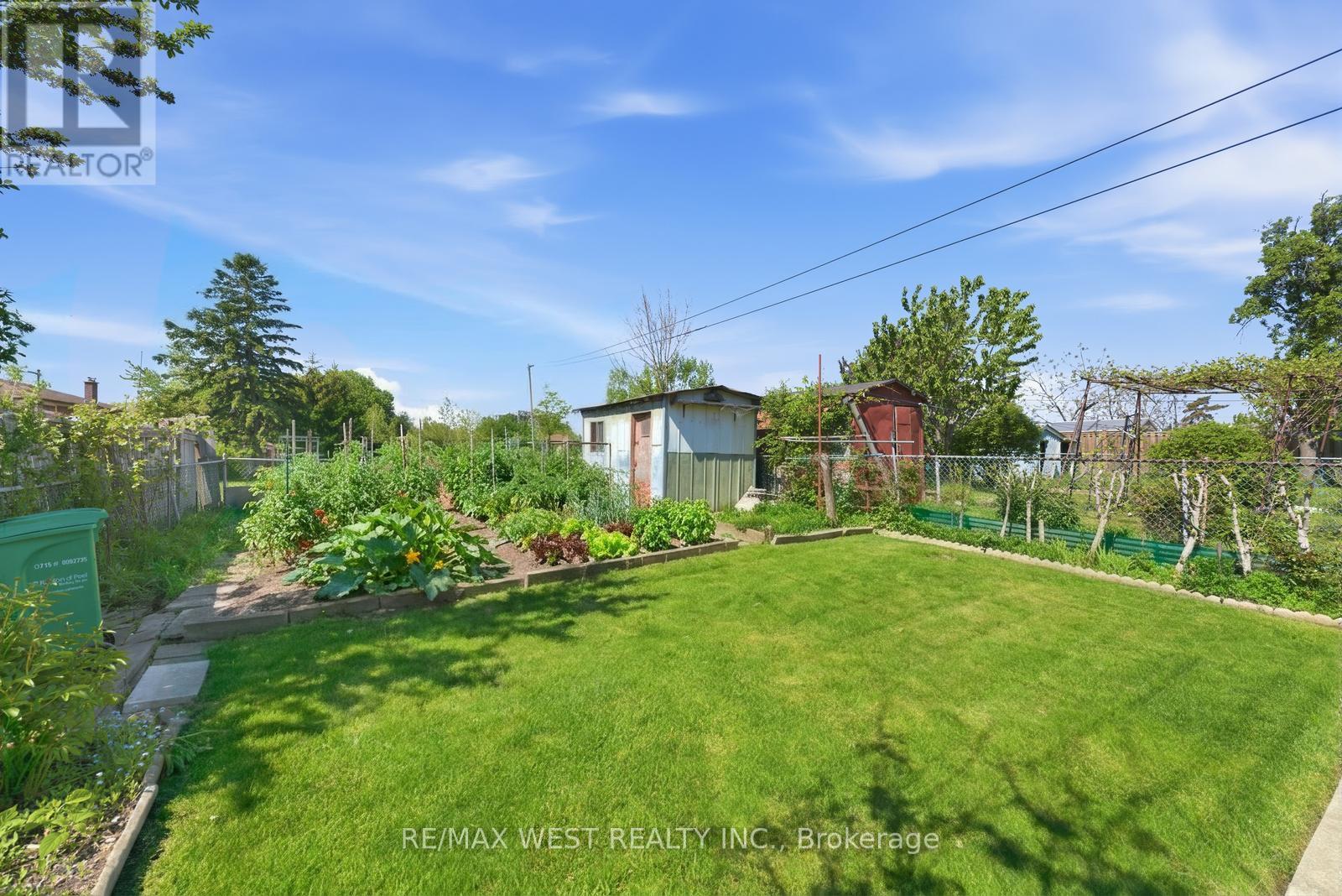 7066 Magic Court, Mississauga, Ontario  L4T 3A1 - Photo 36 - W13210434