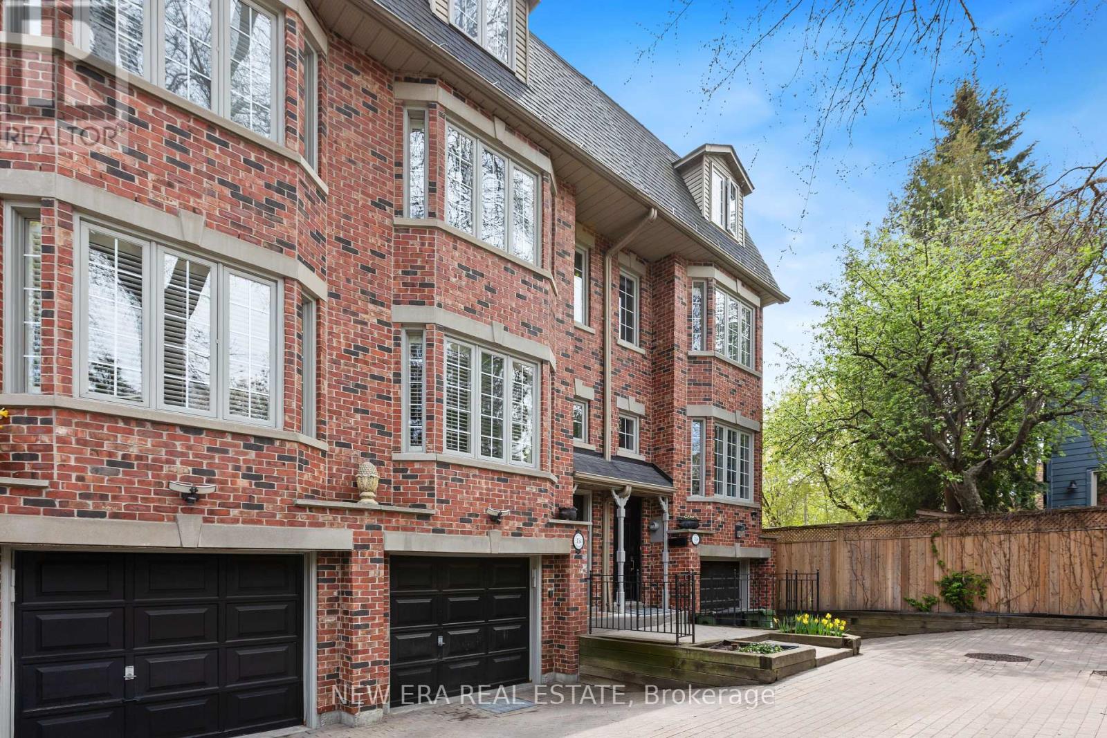 B - 35 SPRUCE STREET, Toronto, Ontario