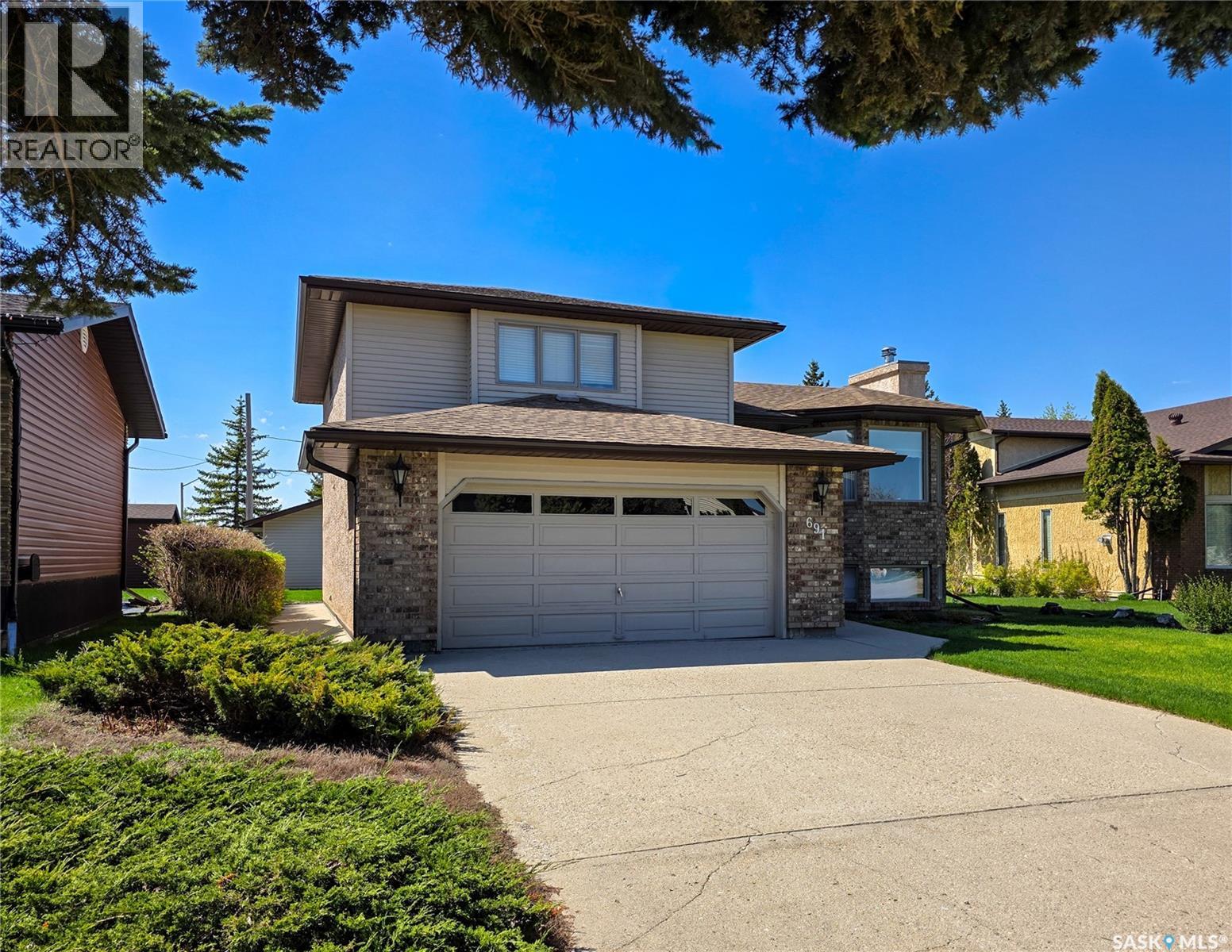 691 10th Avenue W, Melville, Saskatchewan  S0A 2P0 - Photo 2 - SK037455