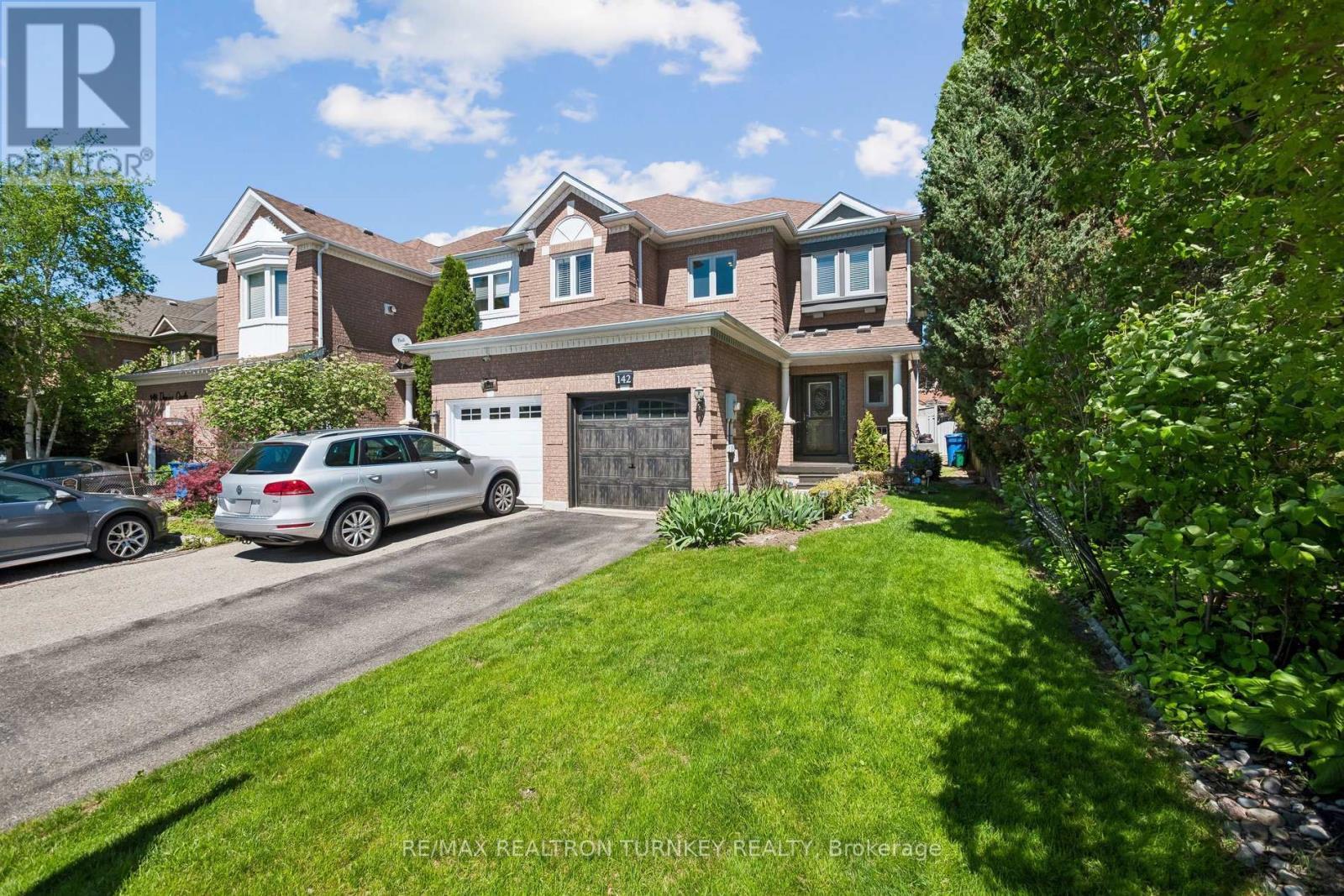 142 Denise Circle, Newmarket, Ontario  L3X 2K1 - Photo 2 - N13210912