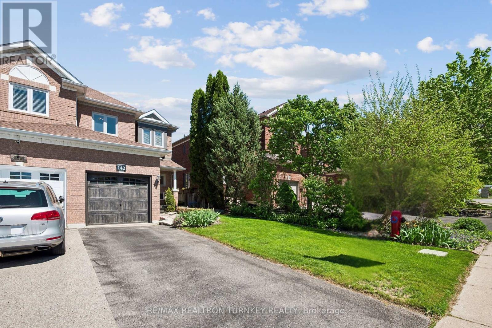 142 Denise Circle, Newmarket, Ontario  L3X 2K1 - Photo 3 - N13210912