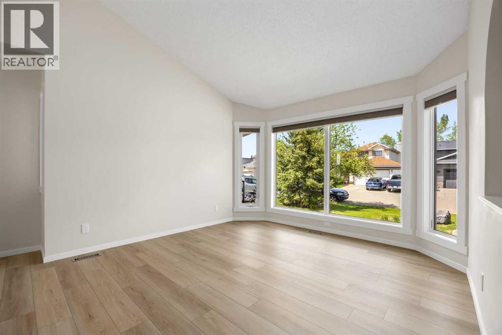 53 Riverview Close, Cochrane, Alberta  T4C 1K7 - Photo 10 - A2314805