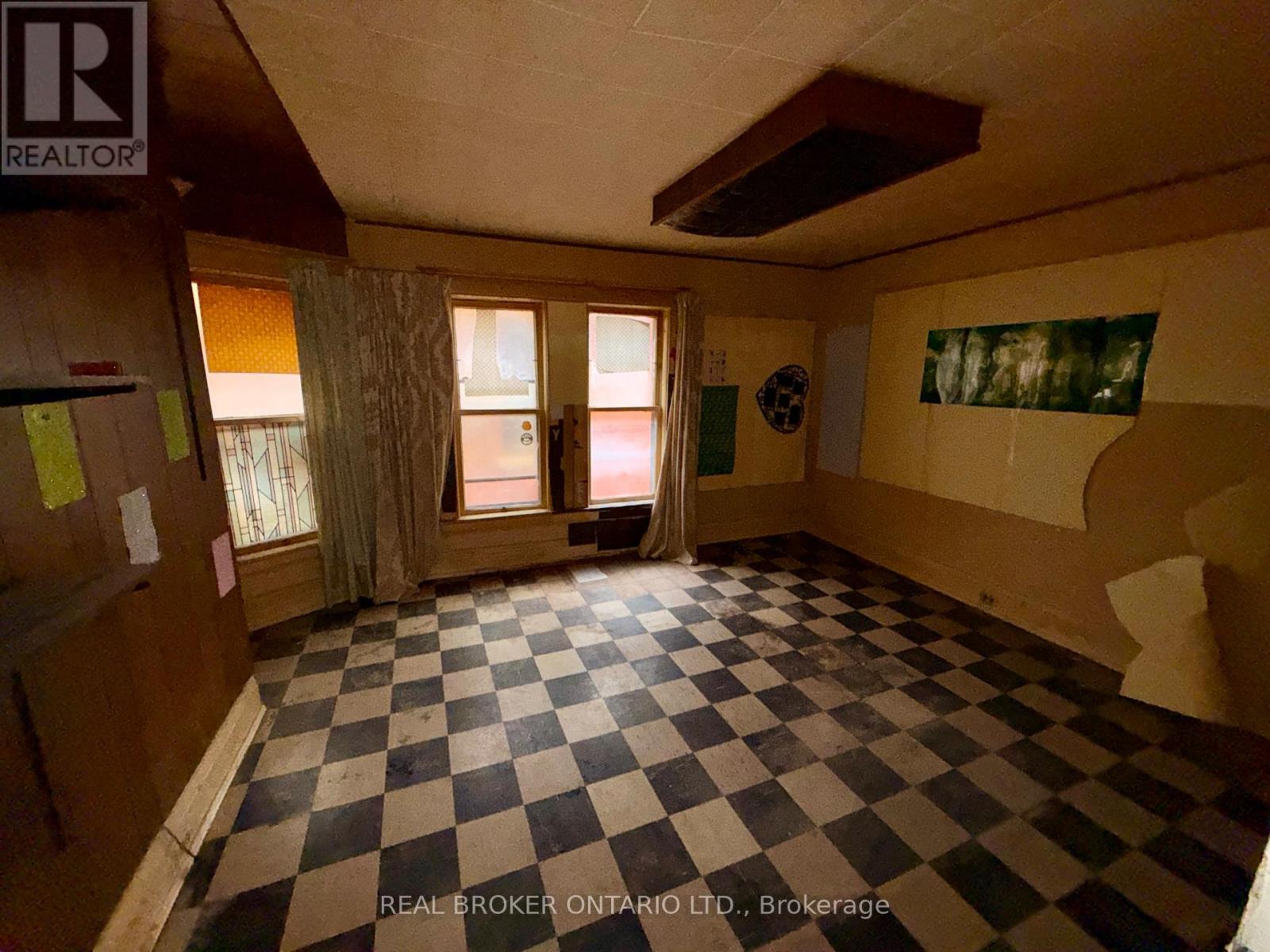 28 Grove Street, Welland, Ontario  L3B 4B4 - Photo 24 - X12815898