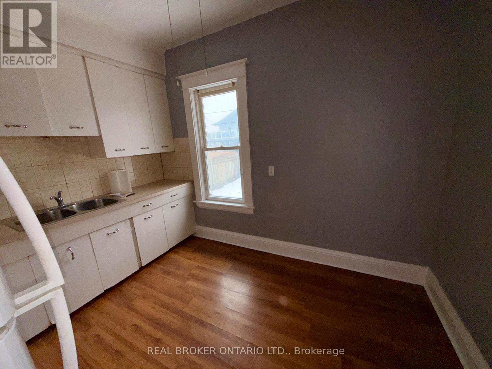 28 Grove Street, Welland, Ontario  L3B 4B4 - Photo 27 - X12815898
