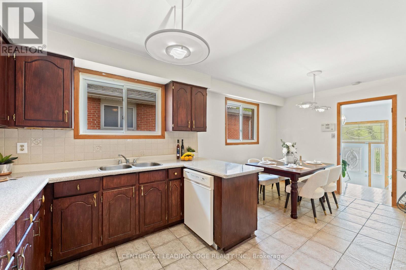 881 Blairholm Avenue, Mississauga, Ontario  L5C 1G5 - Photo 29 - W13210832